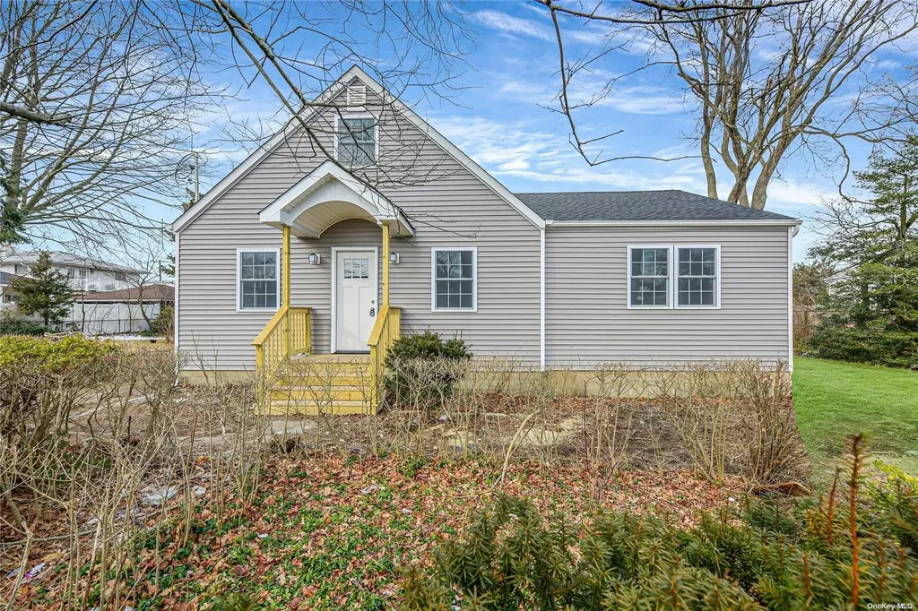 80 Halycon Road Lindenhurst NY 11757
