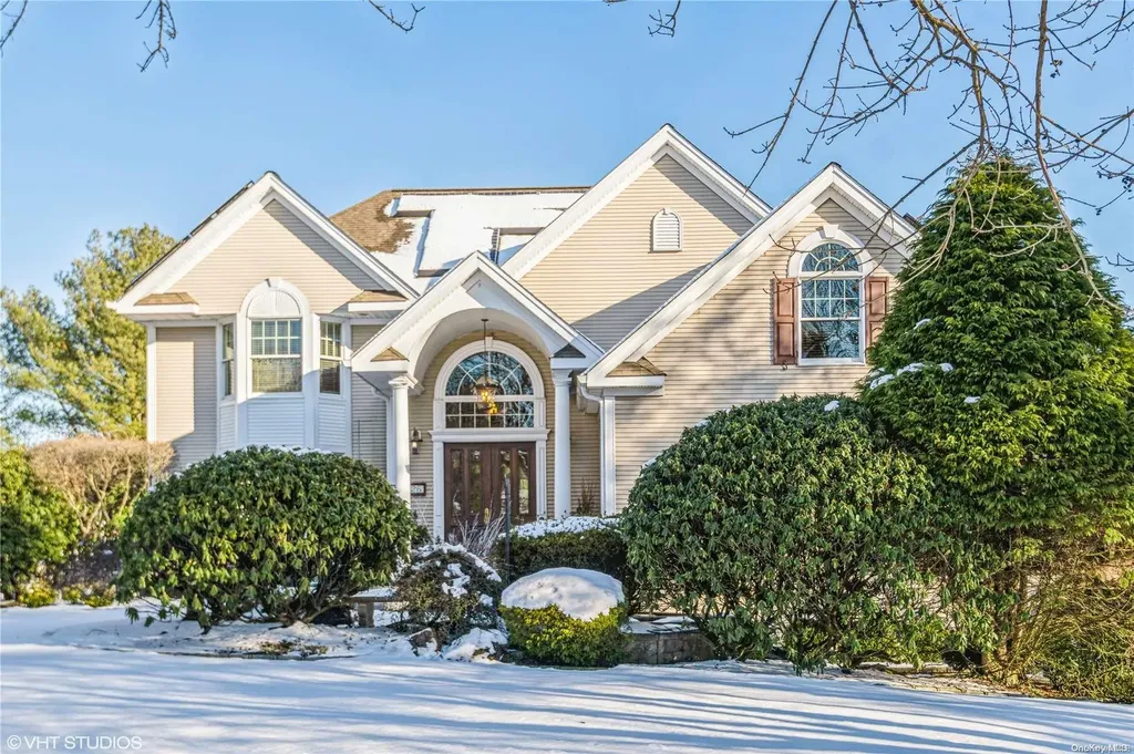 26 Walden Place Huntington NY 11743