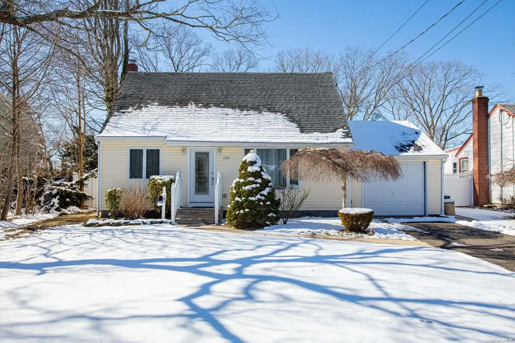 1354 Ackerson Boulevard Bay Shore NY 11706