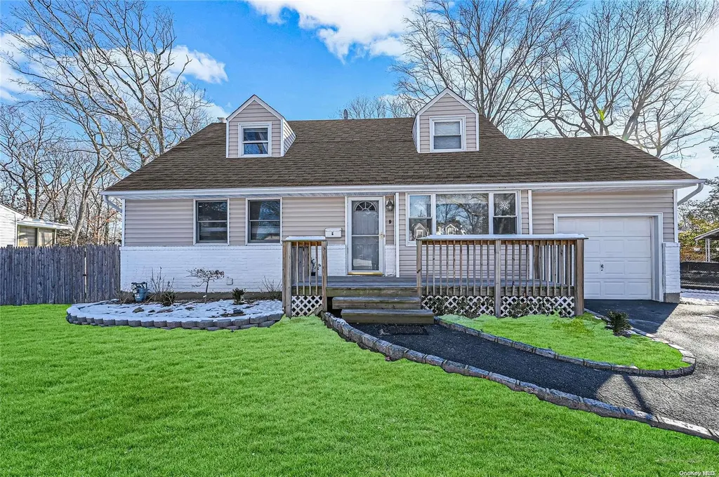 9 Apple Lane Commack NY 11725