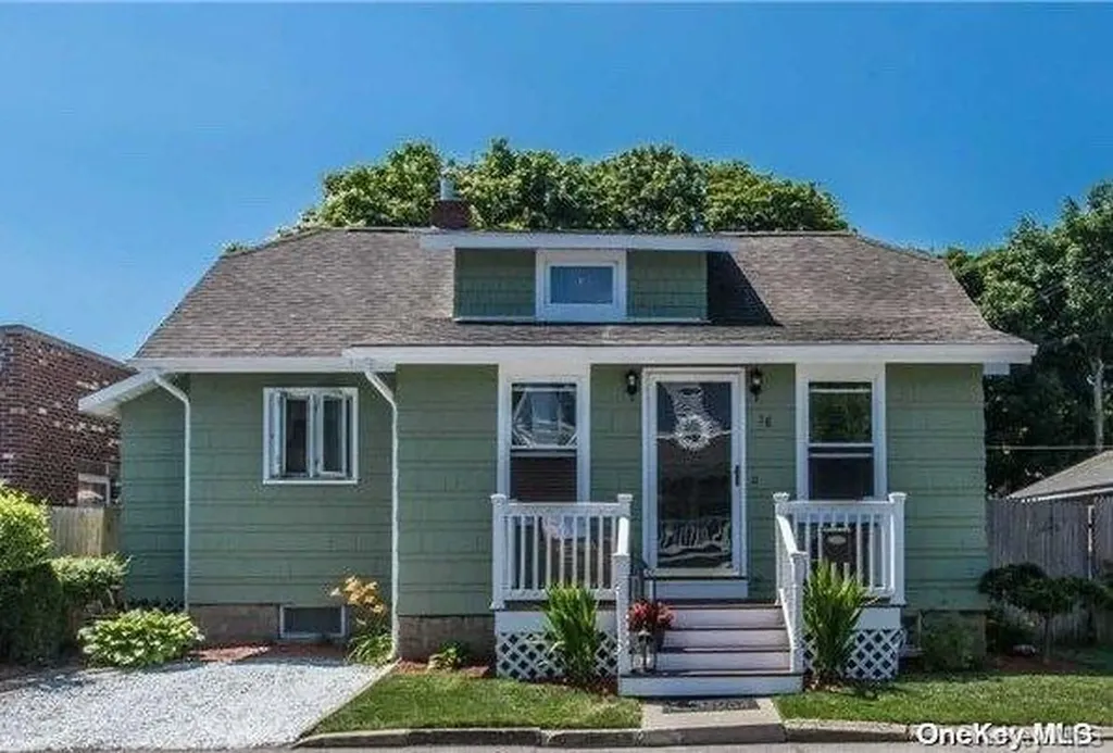 18 Seitz Court Patchogue NY 11772
