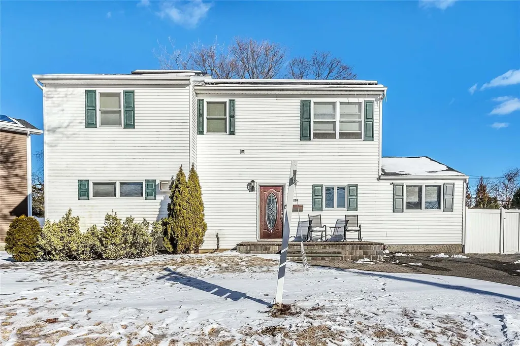 206 Central Park Road Plainview NY 11803