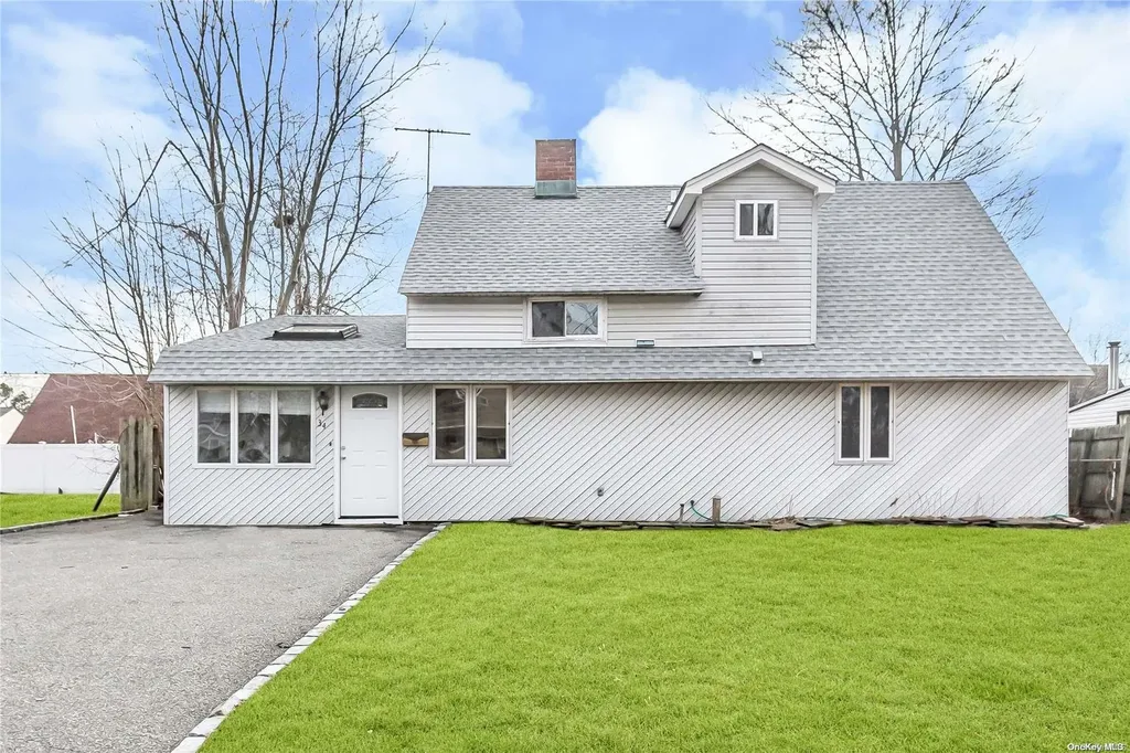 34 Booth Lane Levittown NY 11756