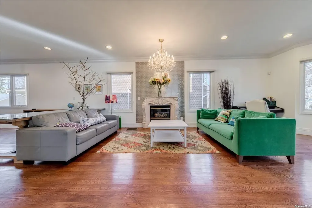 7 Spruce Street Great Neck NY 11021