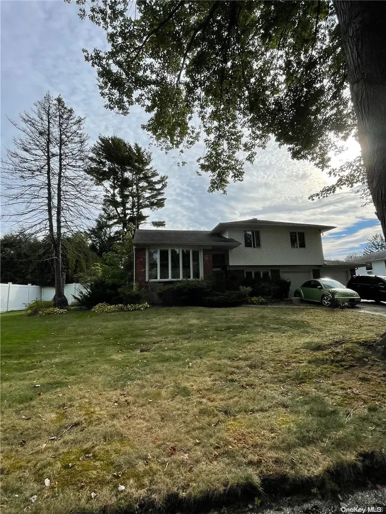 8 Glendale Drive Melville NY 11747