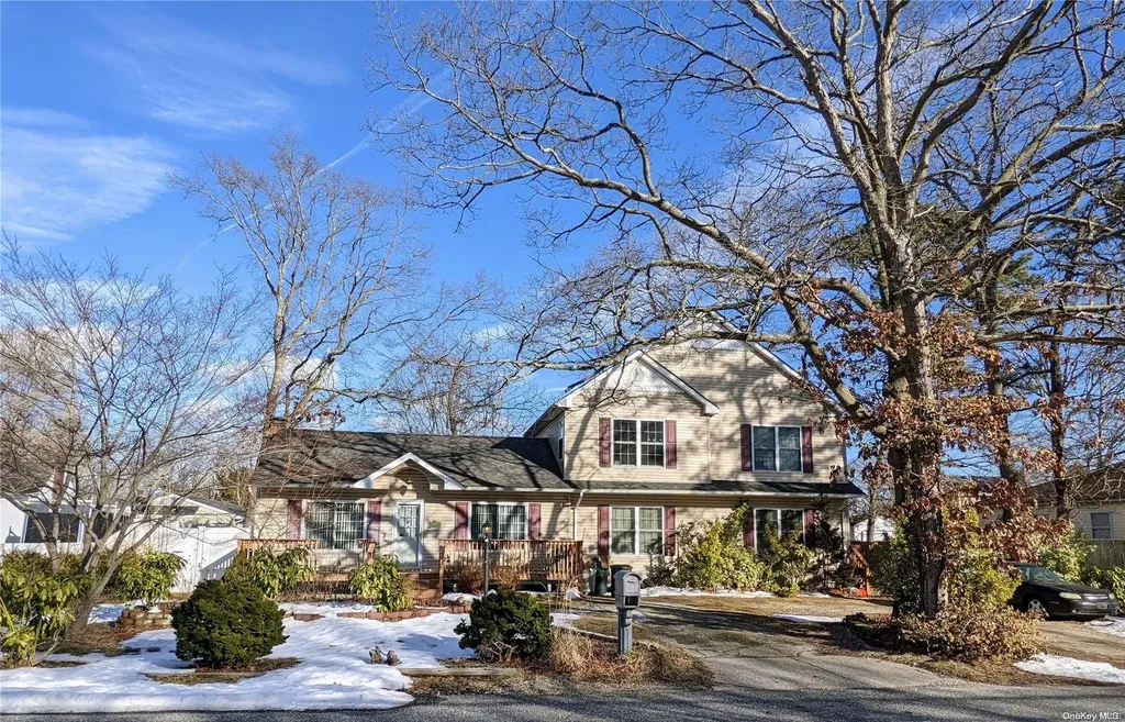 11 Bonny Drive Mastic NY 11950