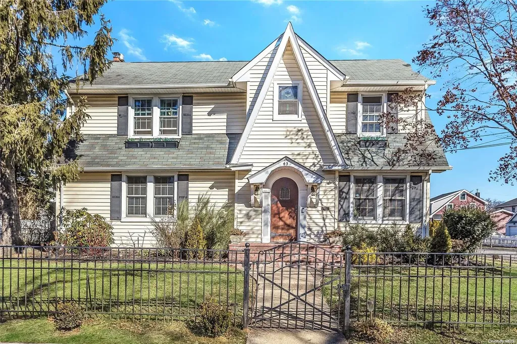 43 Jarvis Place Lynbrook NY 11563