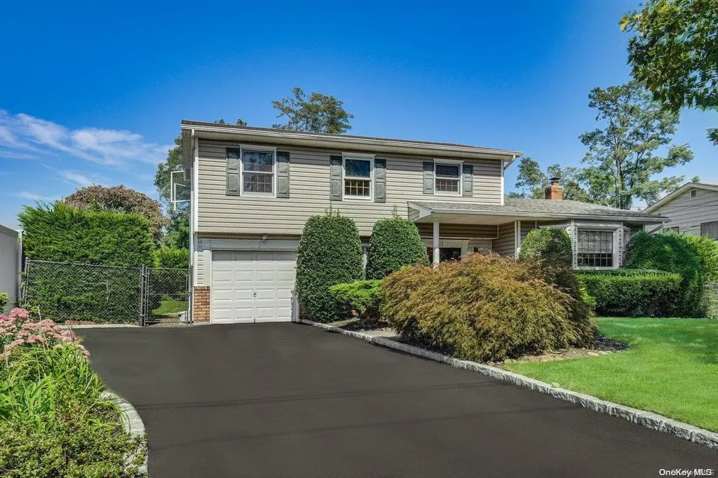 17 Florida Avenue Commack NY 11725