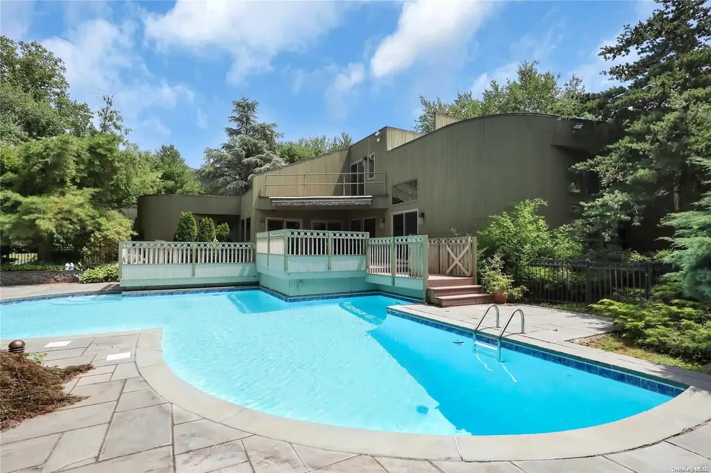 5 Carriage Drive Old Westbury NY 11568