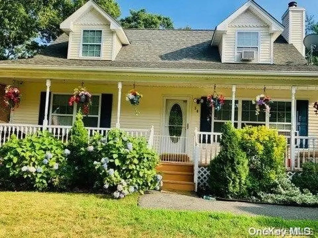 38 Eleanor Avenue Mastic NY 11950