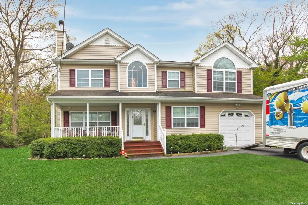14 Mill Lane Medford NY 11763