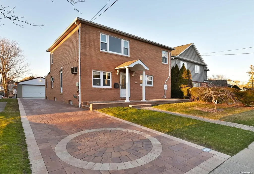252 Pacific Avenue Lawrence NY 11559