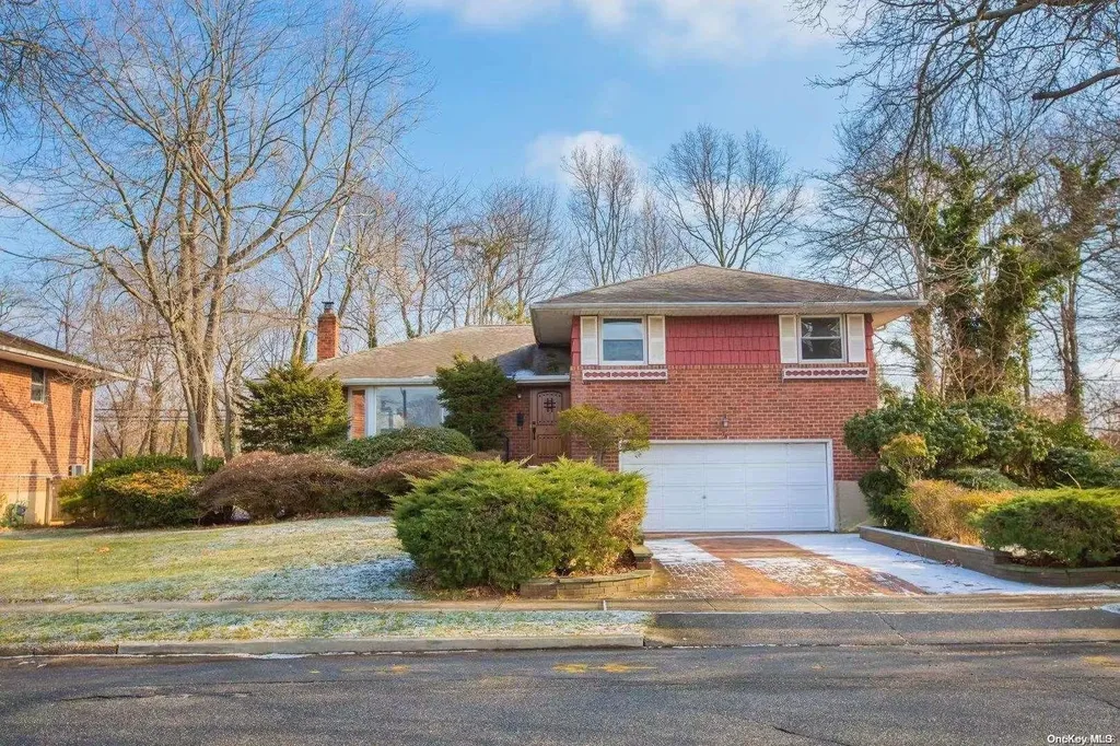 78 Winthrop Road Plainview NY 11803