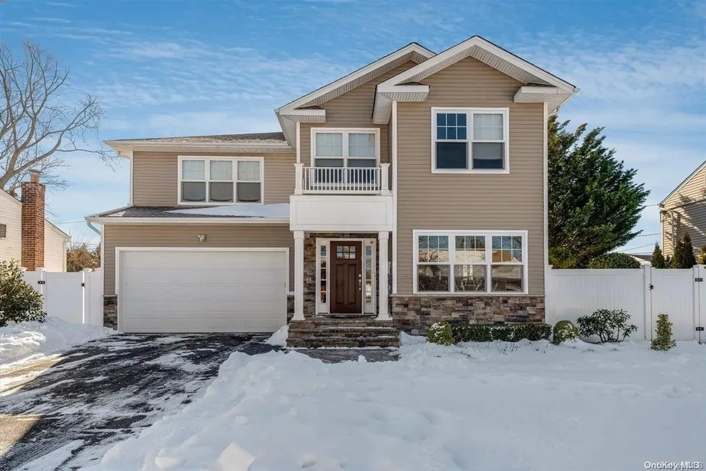 22 Brook Path Plainview NY 11803