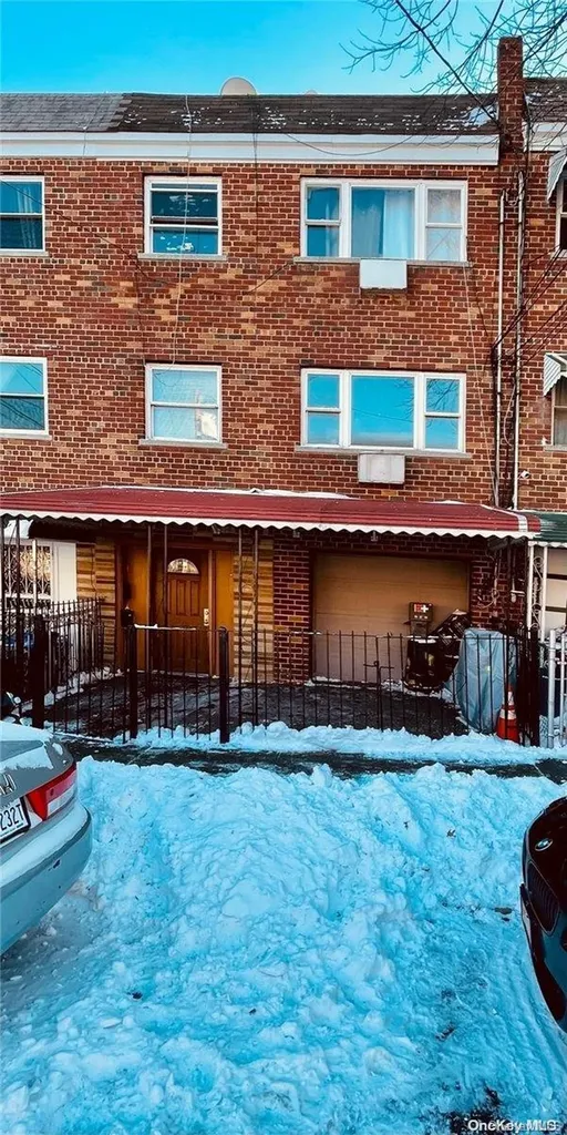 762 E 211th Street Bronx NY 10467