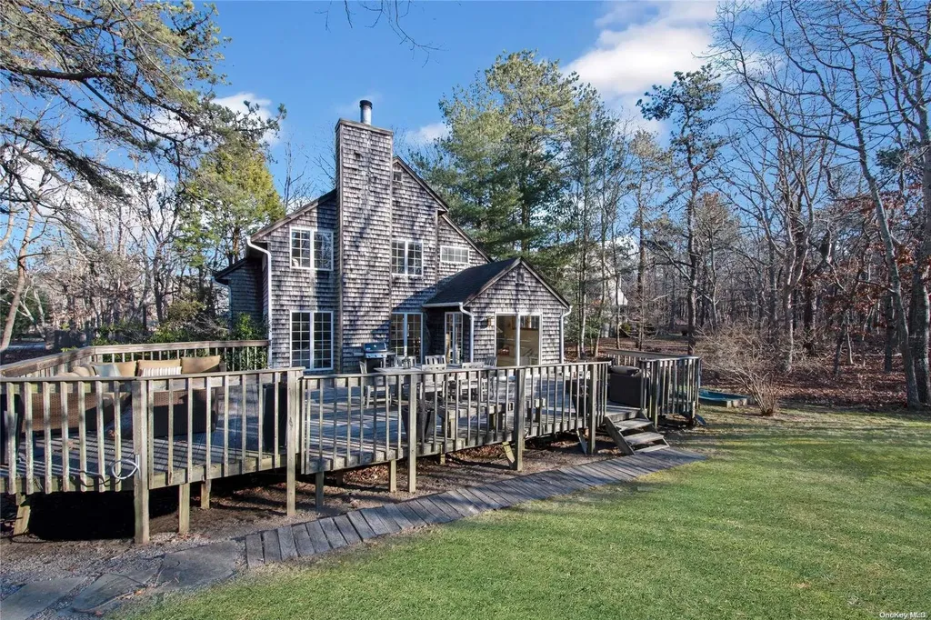 15 Hedges Avenue East Hampton NY 11937