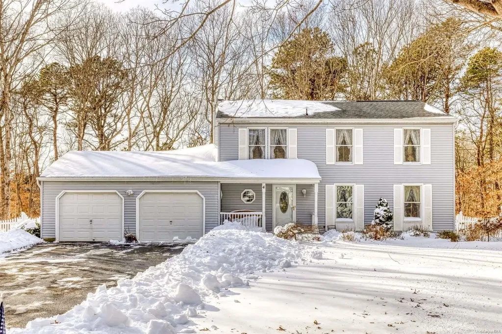4 Eagle Lane Manorville NY 11949