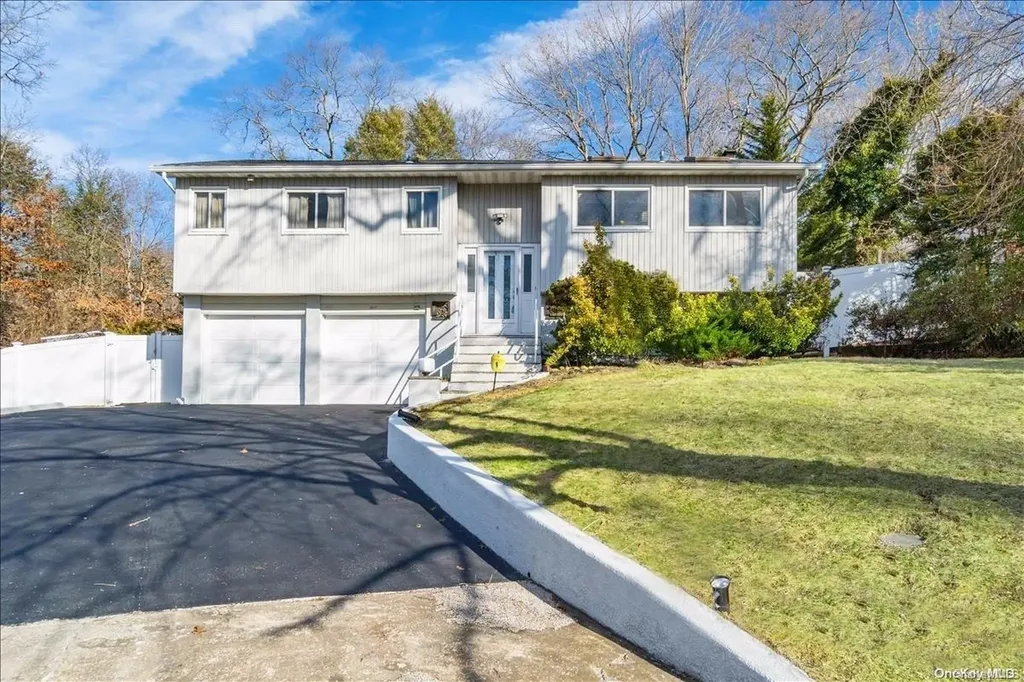 5 Lantern Lane Nesconset NY 11767