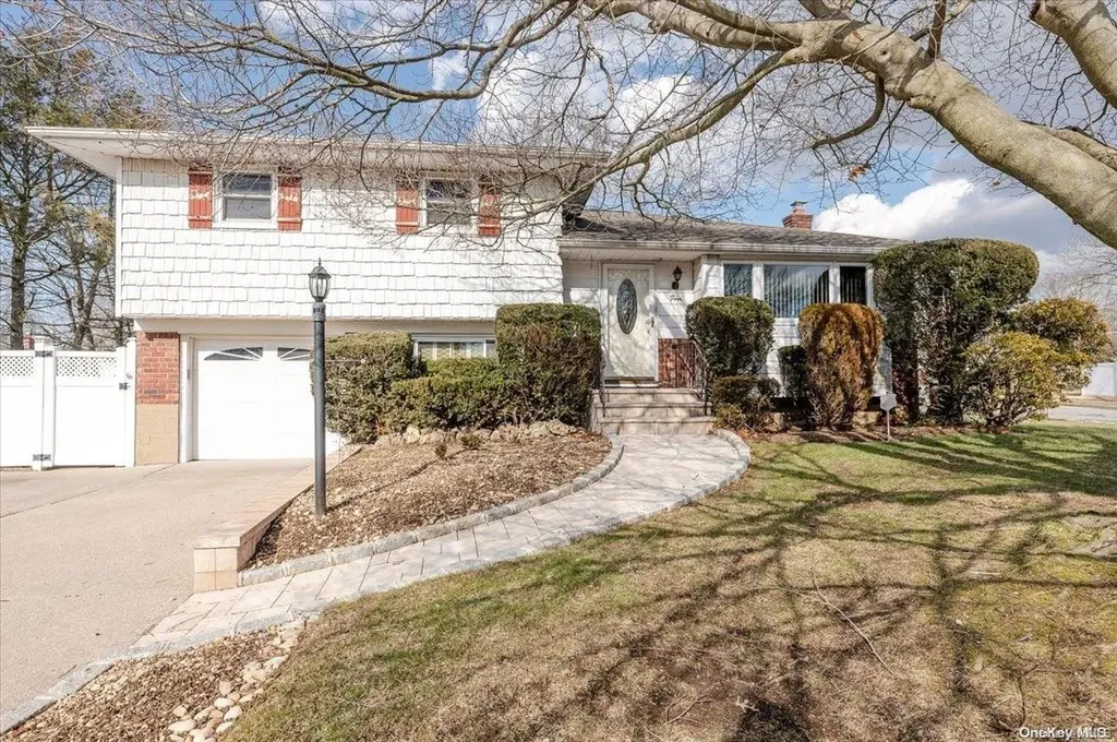 4 Halcourt Drive Plainview NY 11803
