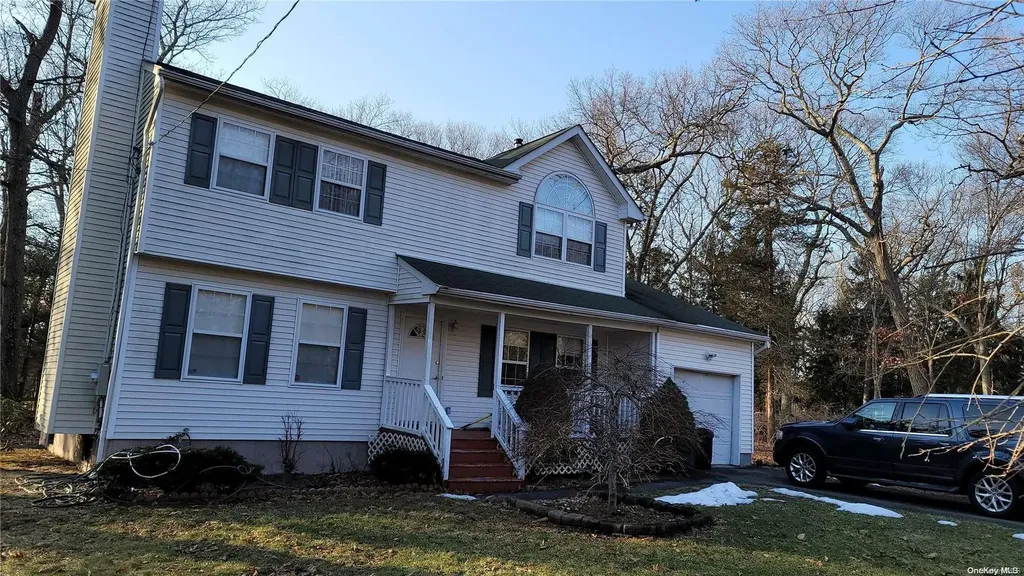 27 Whiskey Road Coram NY 11727