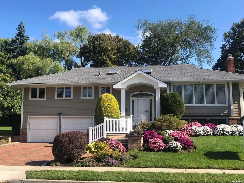 8 Neil Drive Old Bethpage NY 11804
