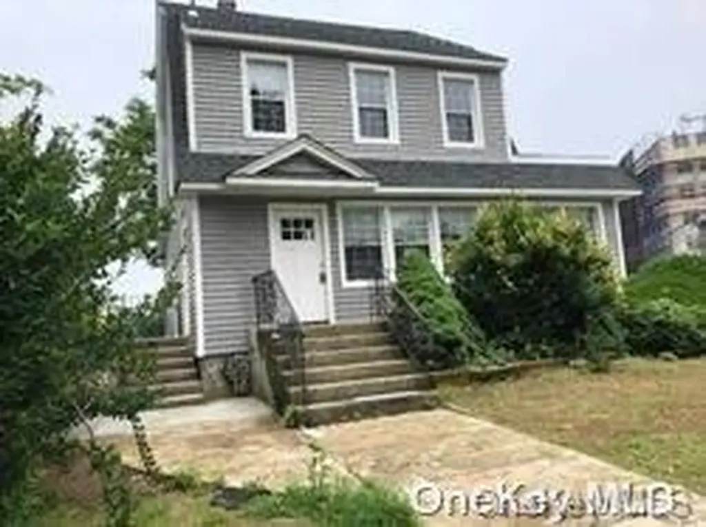 85 Roosevelt Avenue Valley Stream NY 11581