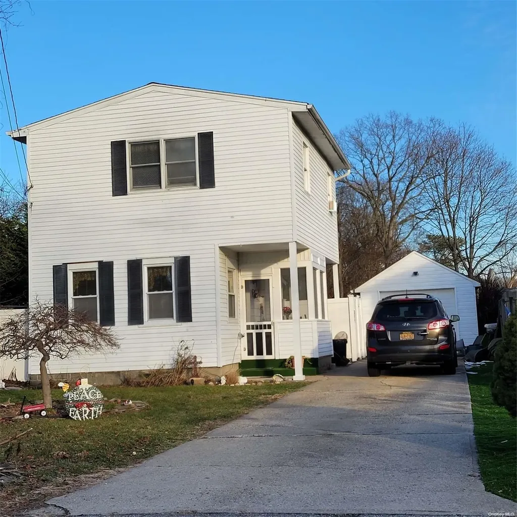 2325 Walnut Avenue Ronkonkoma NY 11779