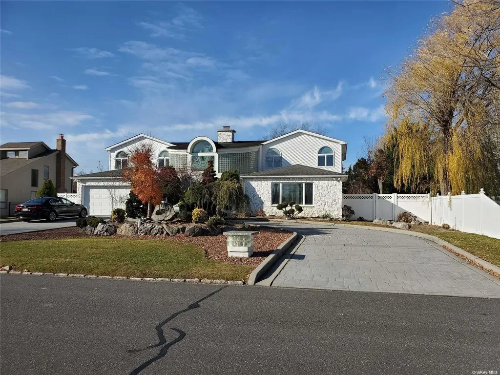 12 Larry Lane West Islip NY 11795