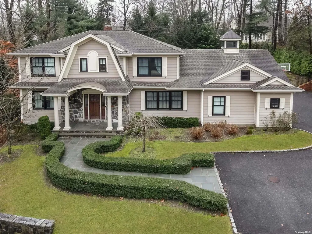 195 Birch Drive Roslyn NY 11576