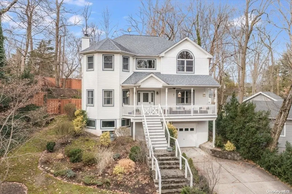 3 Lane E Huntington NY 11743