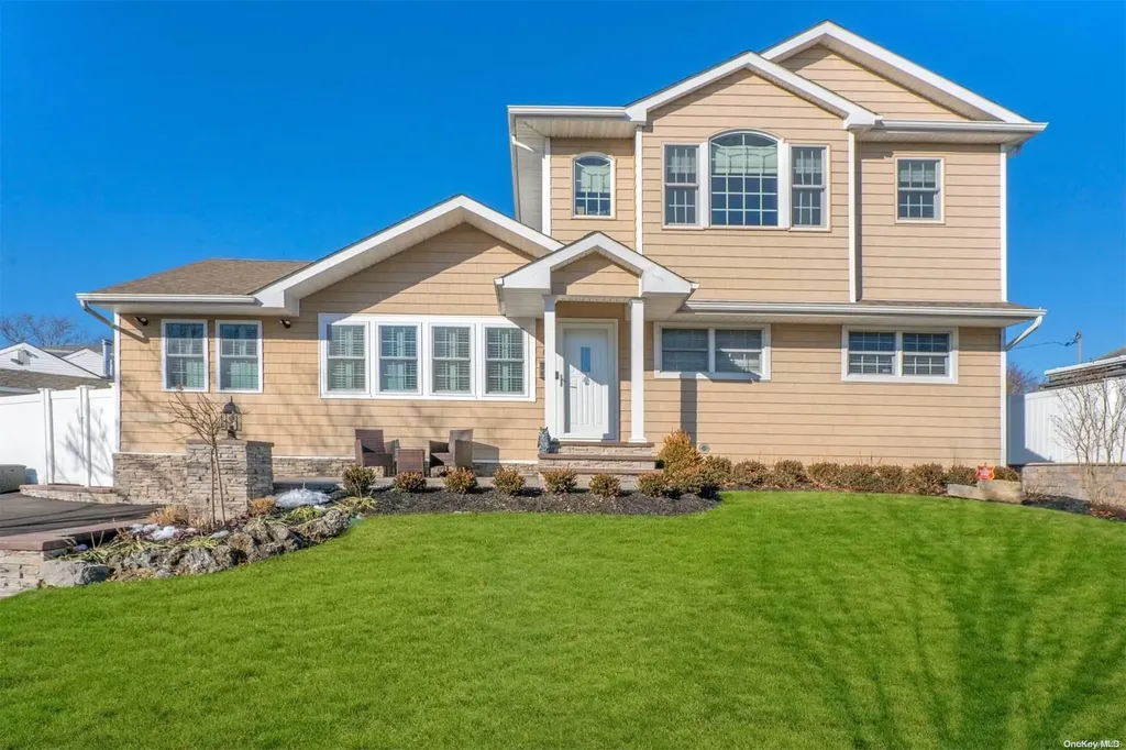 6 Lark Avenue Old Bethpage NY 11804
