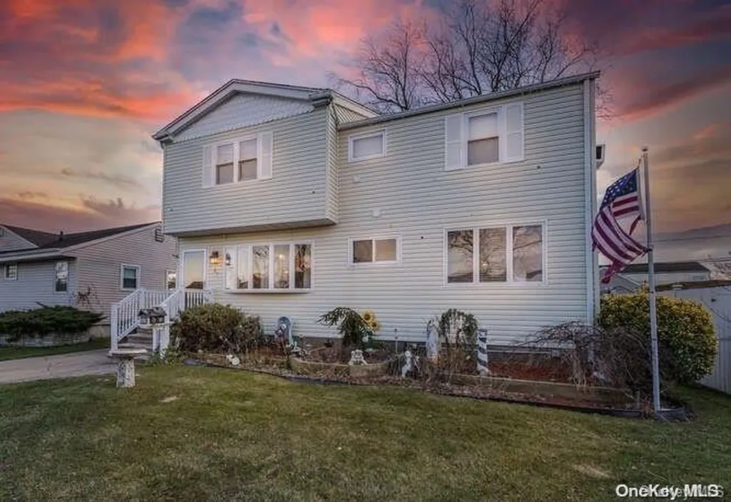 27 Hubbard Avenue Freeport NY 11520