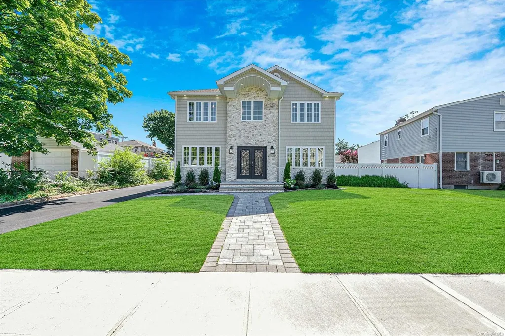 1043 North Drive Merrick NY 11566