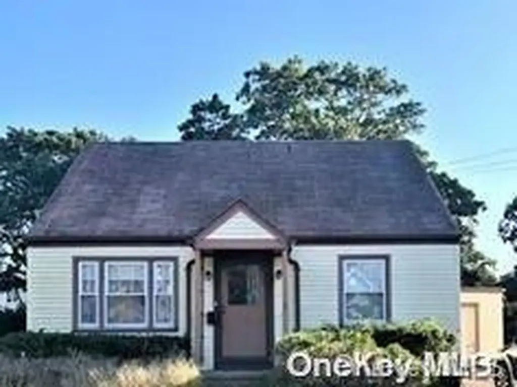 56 Terrell Street Patchogue NY 11772