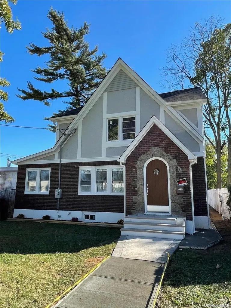 11 Lee Street Roosevelt NY 11575