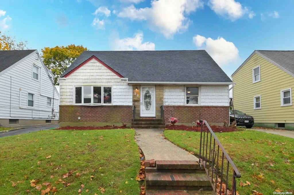 22 Yorkshire Road New Hyde Park NY 11040