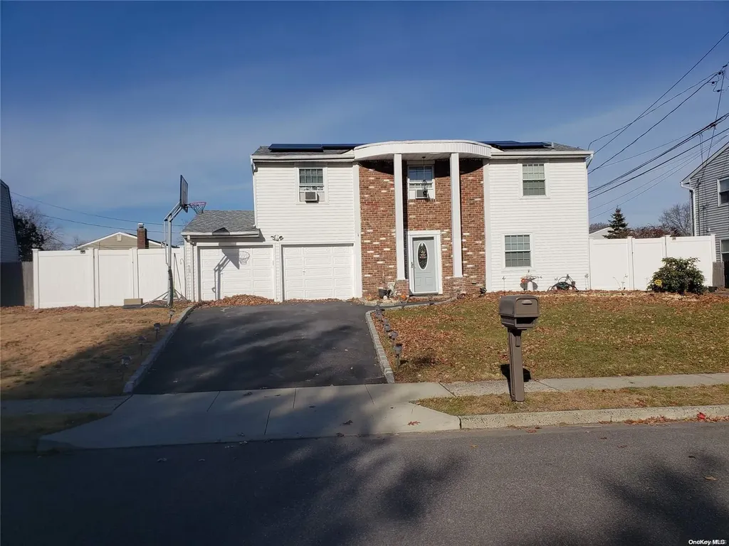 57 King Avenue Selden NY 11784