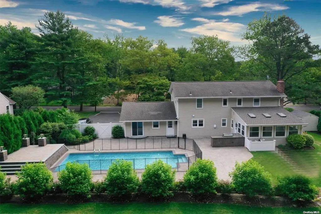 21 Grayon Drive Dix Hills NY 11746