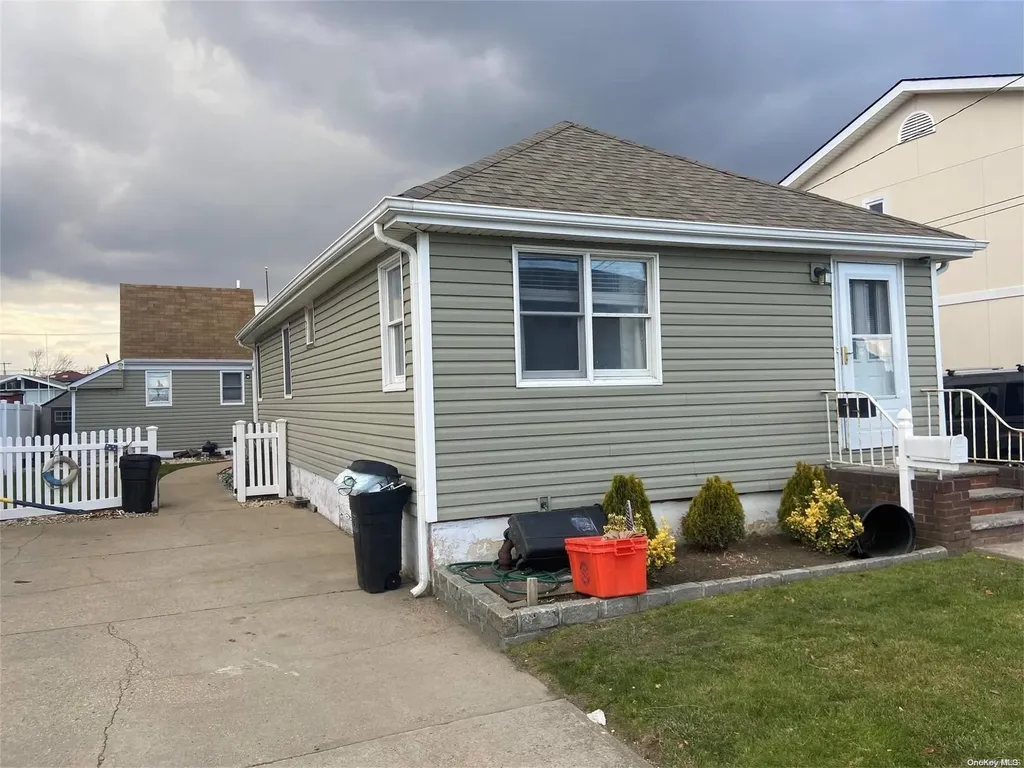 96 Suffolk Road Island Park NY 11558