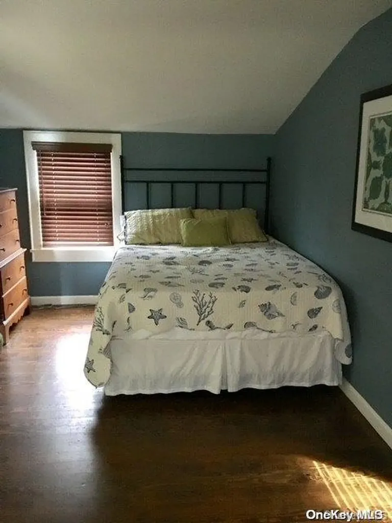 320 Frigate Rdw Ocean Beach NY 11770
