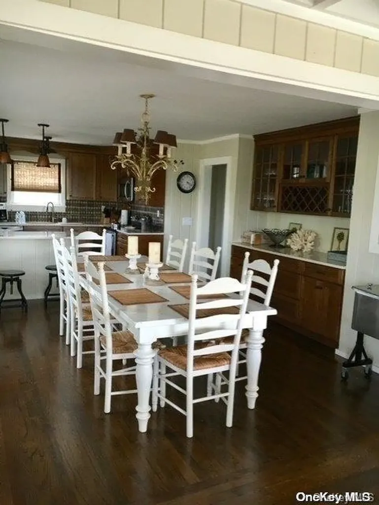 320 Frigate Rdw Ocean Beach NY 11770