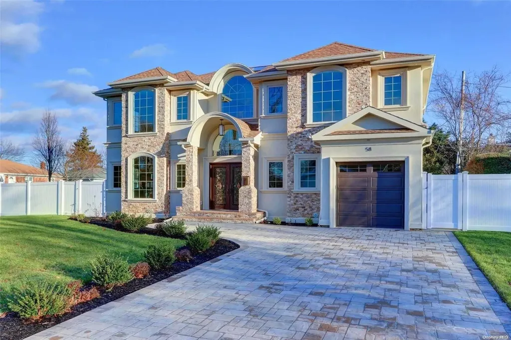 41 Ash Lane Hicksville NY 11801