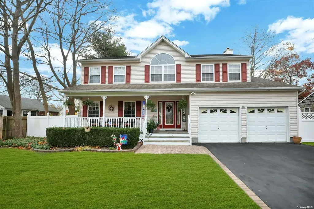 34 Dixie Lane East Islip NY 11730
