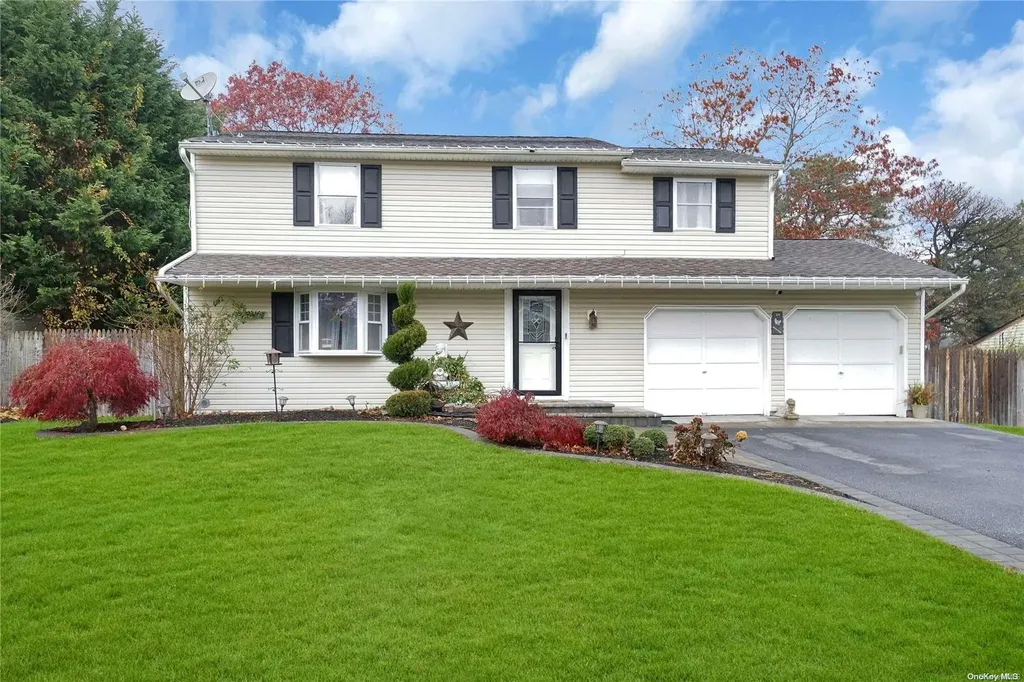 15 Hilltop Lane Ridge NY 11961