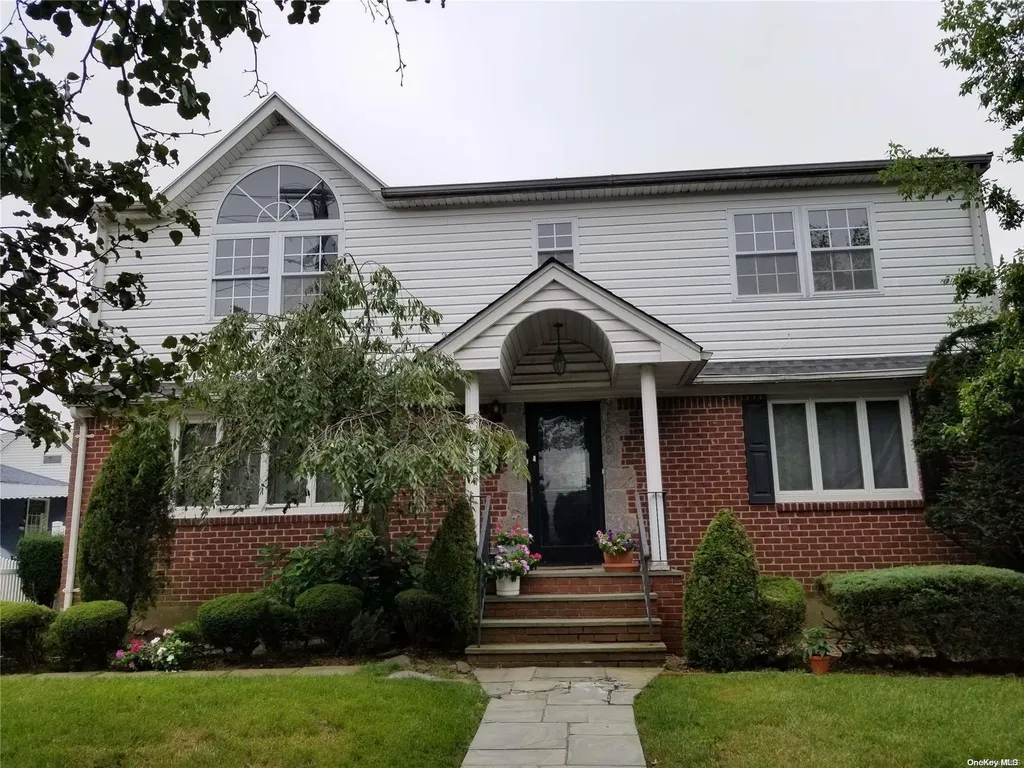 1208 4th Avenue New Hyde Park NY 11040