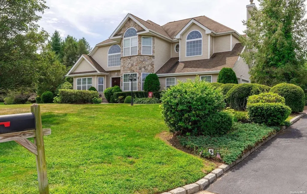 4 Arborvitae Lane Miller Place NY 11764