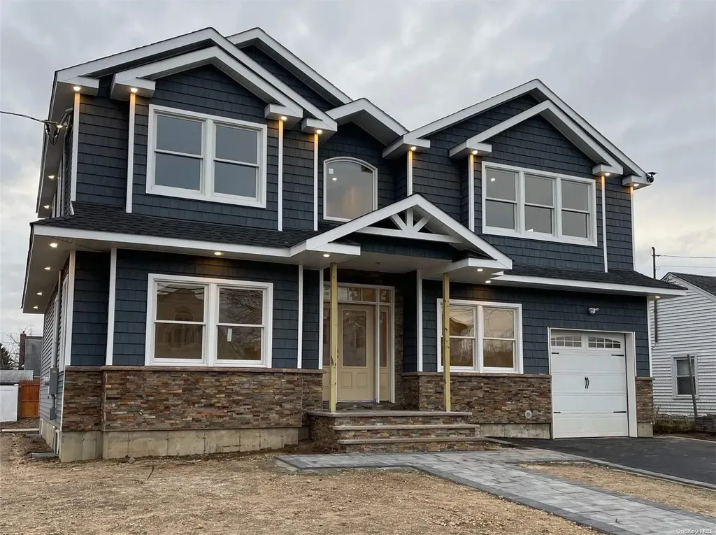 17 Relda Street Plainview NY 11803