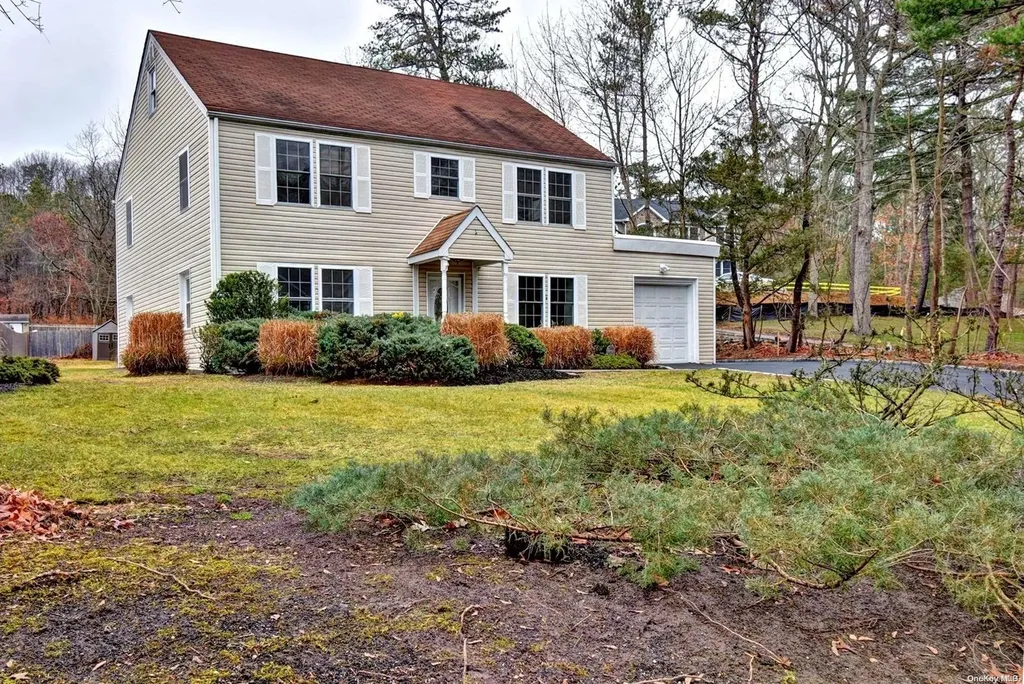 725 Meadow Road Smithtown NY 11787