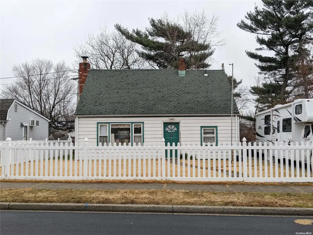 59 Barnyard Lane Levittown NY 11756