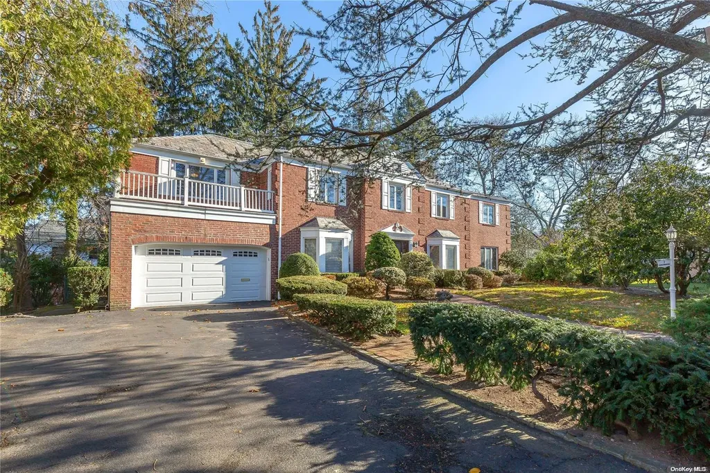 7 Pond Park Road Great Neck NY 11023